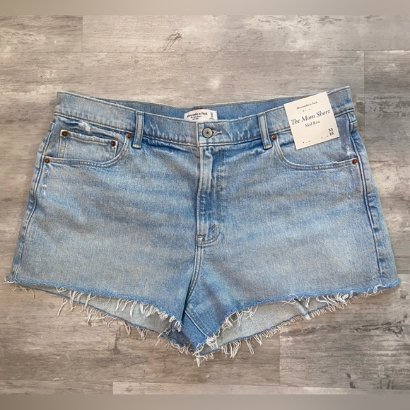 Abercrombie “The Mom Short” NWT Jean Short - Picture 1 of 4